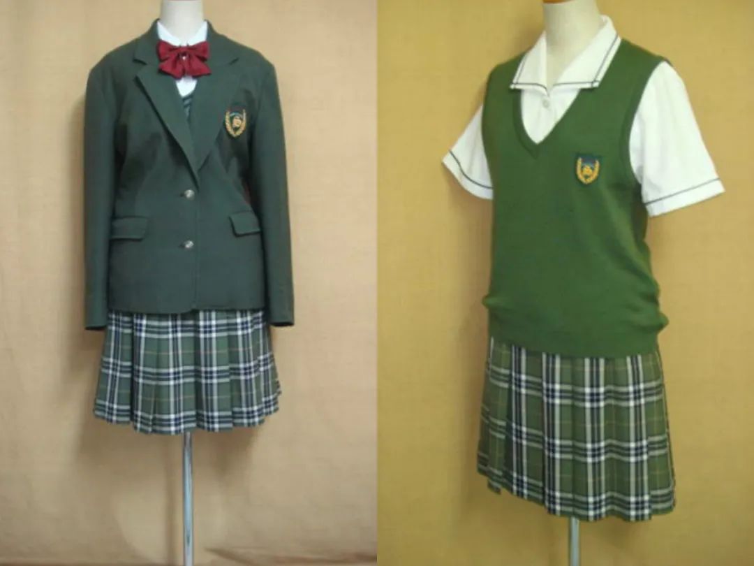 “可怕，中国女孩被JK制服绑架了”