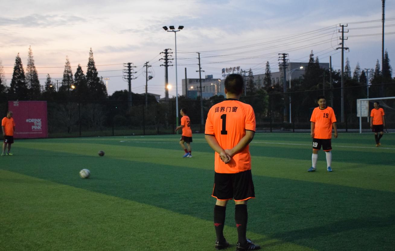 为什么每个俱乐部只有一个巨星,为什么每个足球俱乐部有个球场