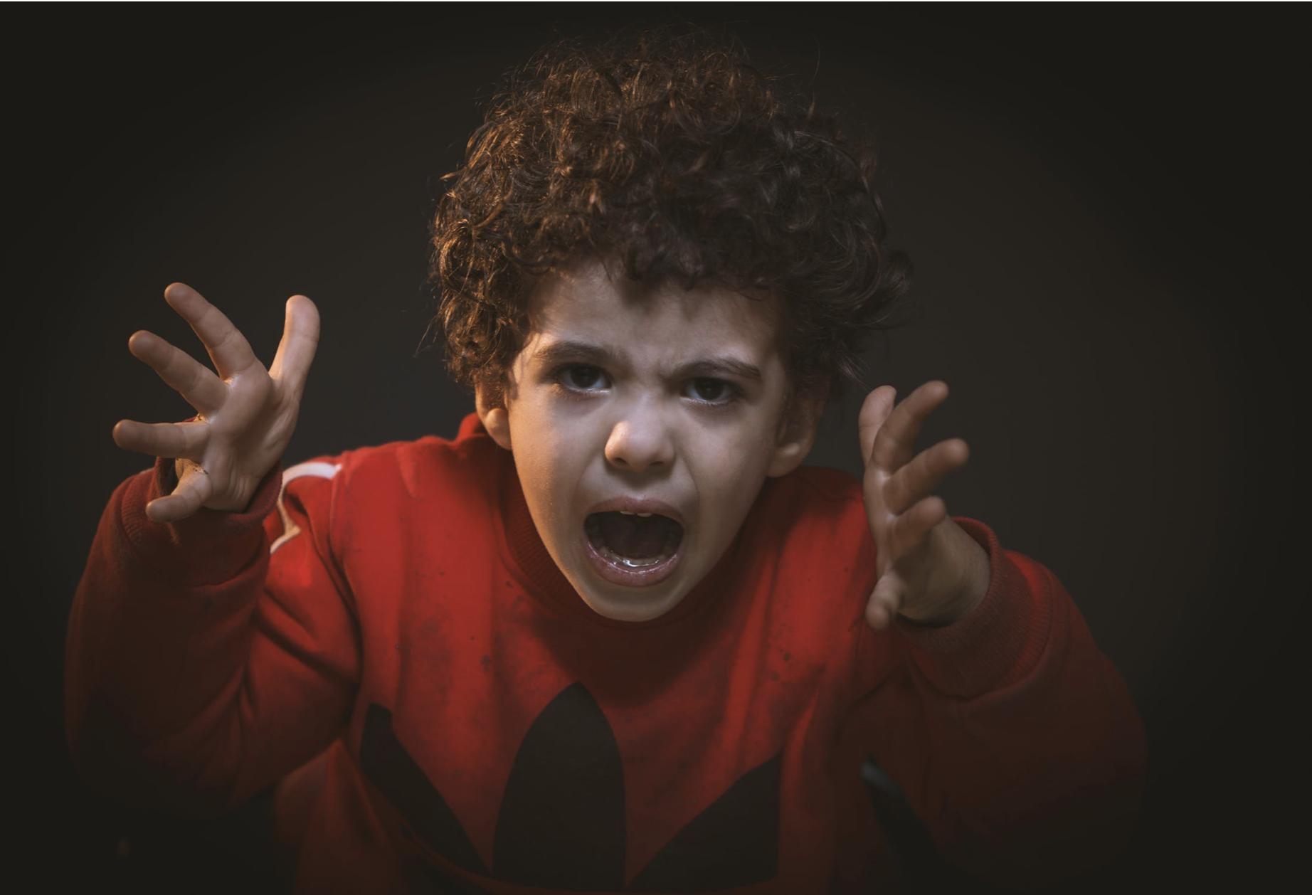 面对孩子不听话时怎样教育孩子,对于调皮不听话孩子的教育方式