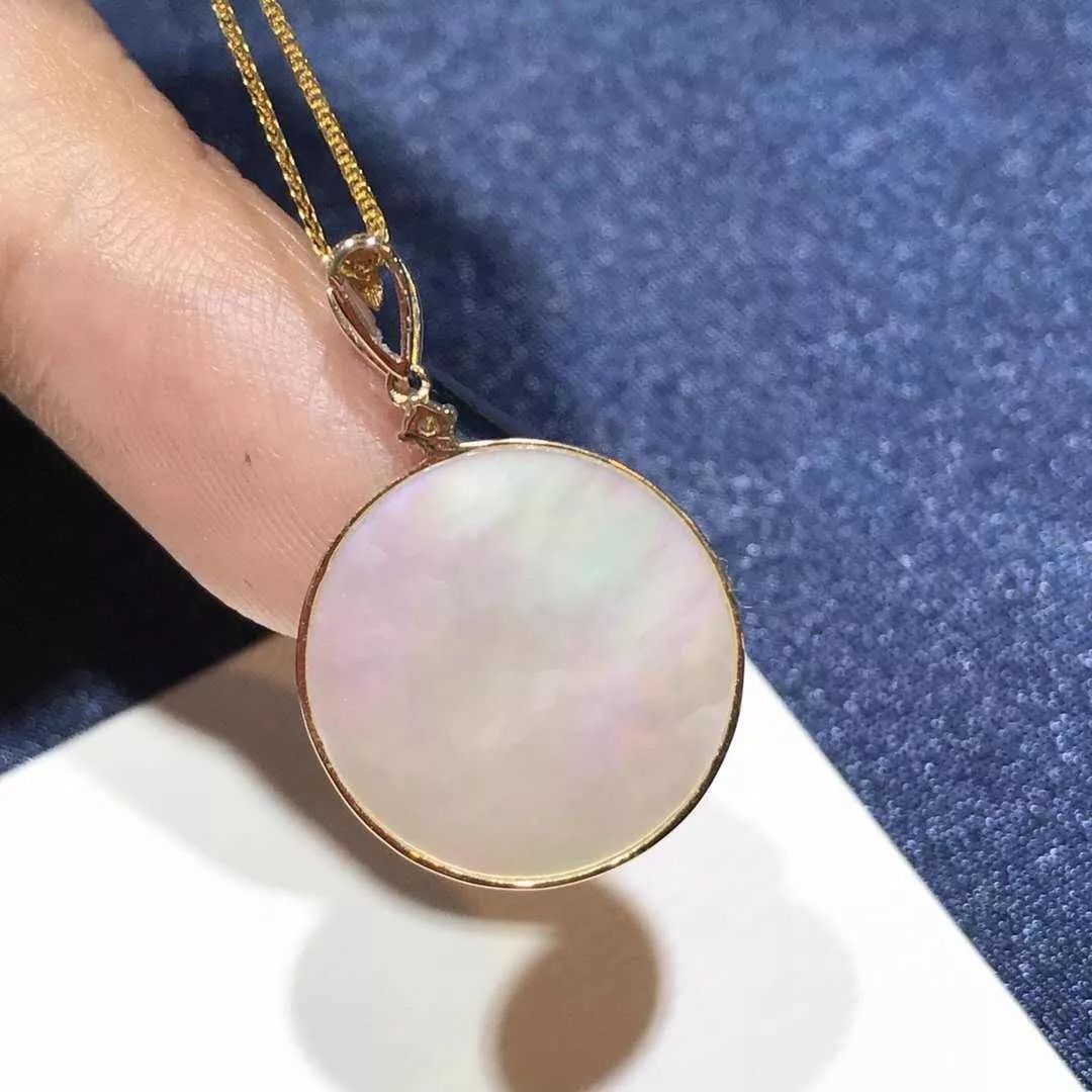 在户外挖到这样宝石千万别扔掉,不怕太阳暴晒的宝石