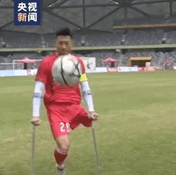 足球赛场上震撼人心的过人视频,足球射门最帅的瞬间