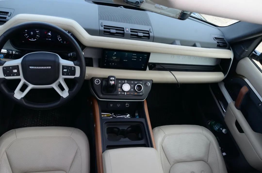 平行进口路虎卫士110版最新试驾,路虎卫士110p400e试驾