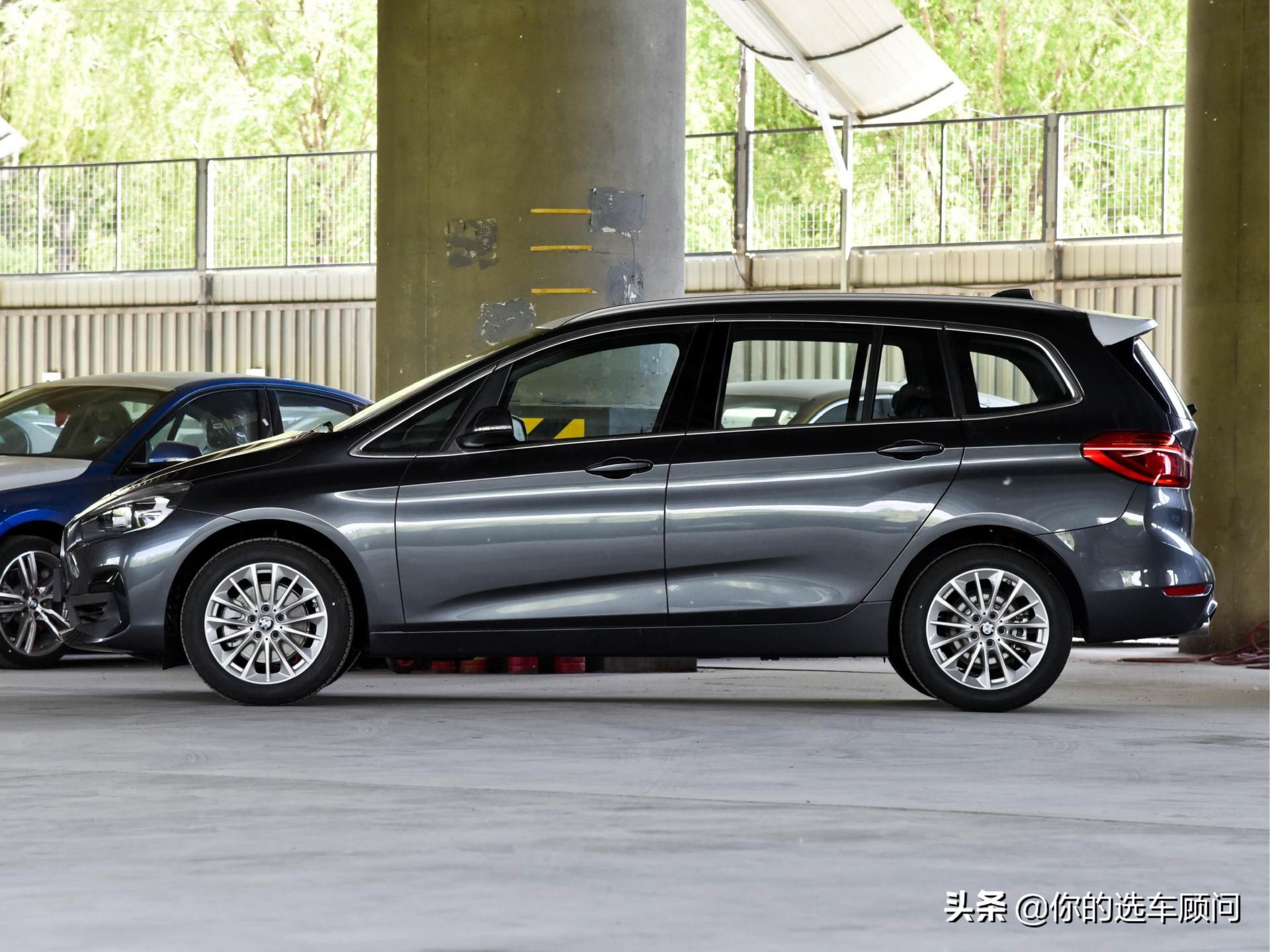 原装进口+大空间，低价宝马入门豪车，实拍宝马2系多功能旅行车