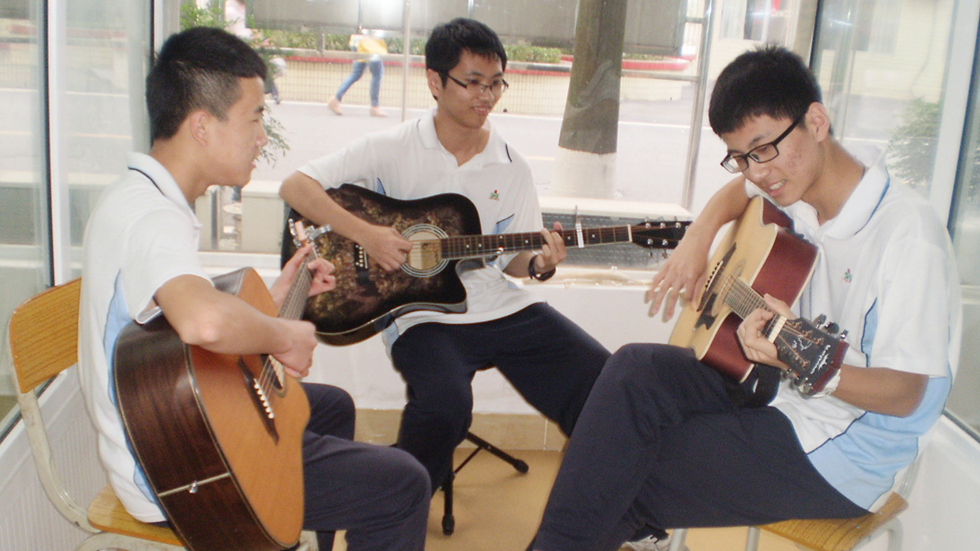 这个学校怎么样,这个学校的学生怎么样英语