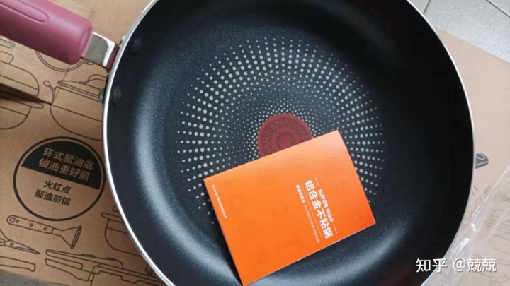 清除苏泊尔平底锅锅底发黑妙招,苏泊尔平底不粘锅煎锅需要开锅吗