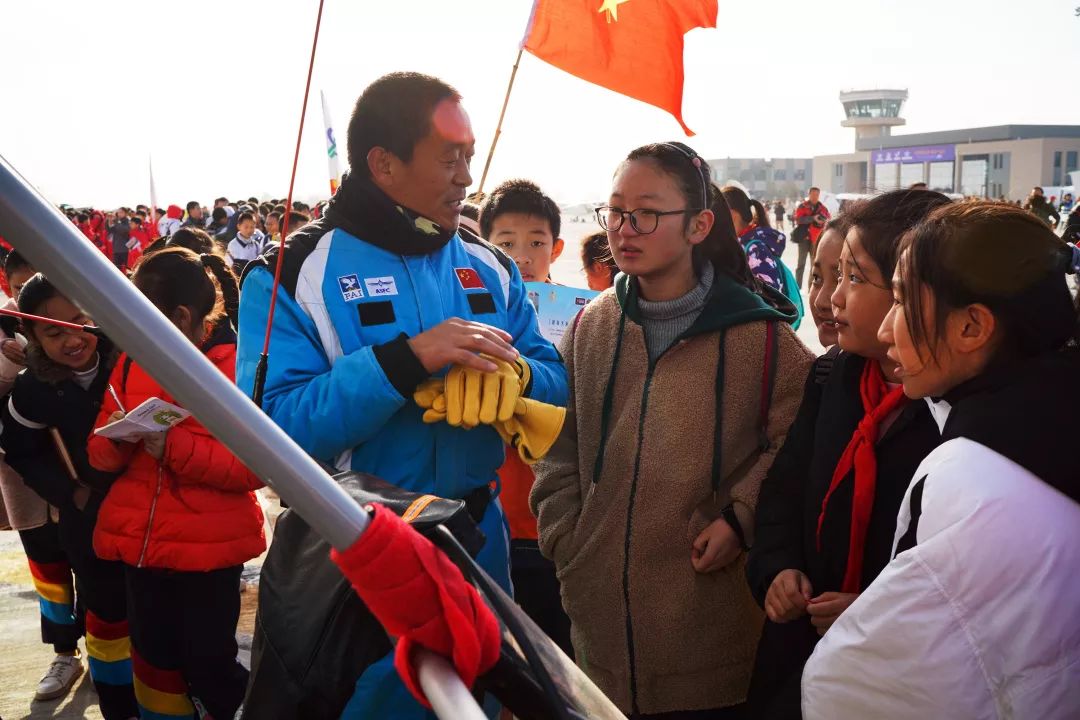 中国举办的国际翼装飞行比赛,全国第二届轻型运动类飞机锦标赛
