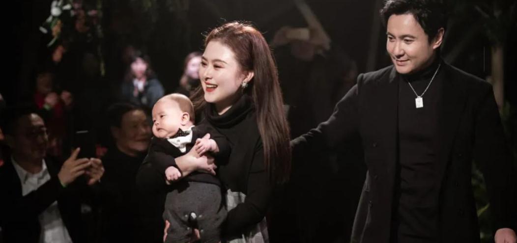 携手十多年恩爱夫妻集锦,恩爱多年明星夫妻