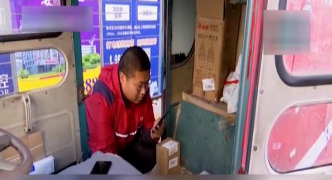 两陌生人救轻生女孩完整版,两名少年救下欲轻生女子