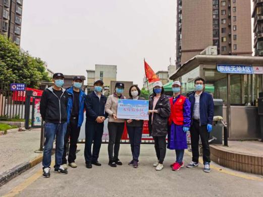 援鄂医疗队小姐姐拥抱铁骑,援鄂医疗队小姐姐表白警察