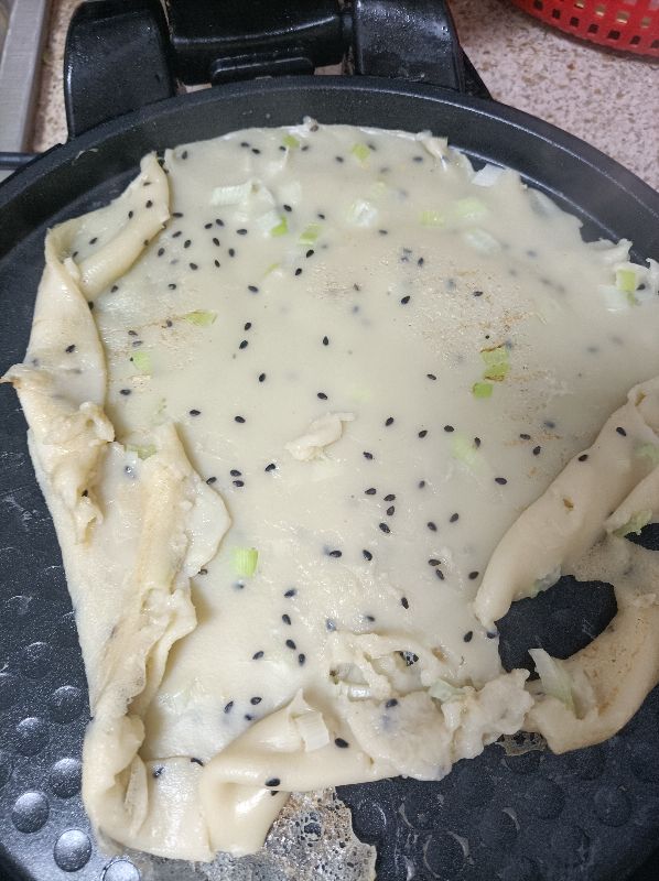 鸡蛋饼怎样做才好吃呢，这样的鸡蛋饼还能吃吗？