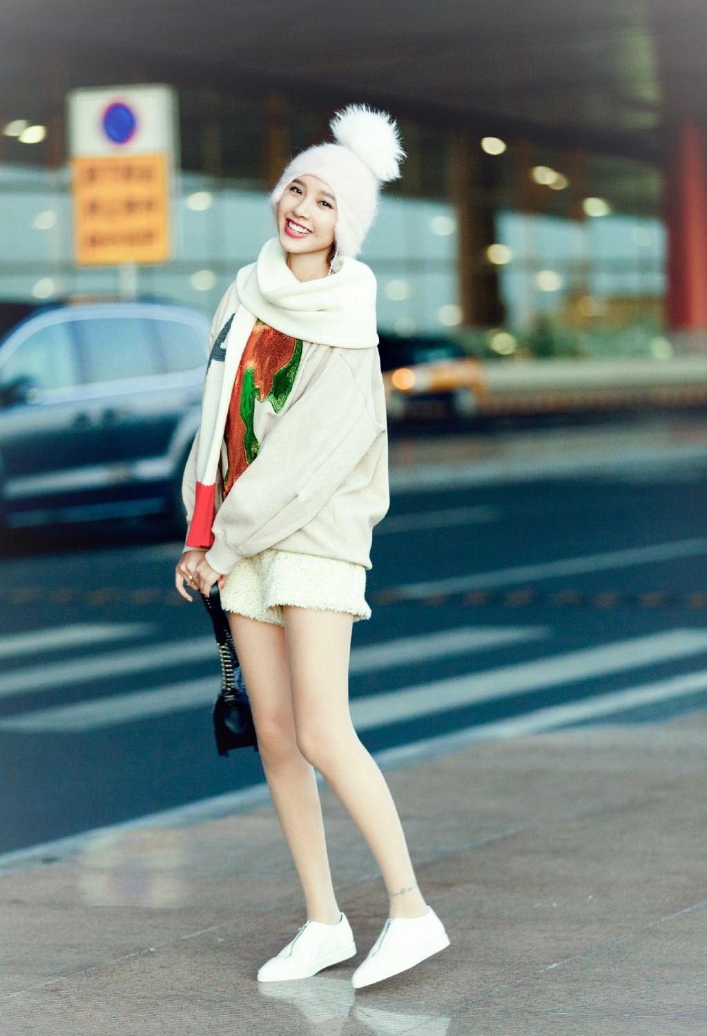 唐艺昕同款牛仔裤穿搭,唐艺昕复古呢绒外套搭配牛仔裤