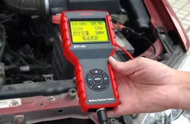 汽车电瓶两年多了有必要换新的吗,汽车电瓶两年没电是什么原因