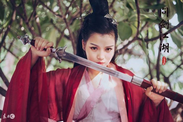 男人随手炼制的药剂竟惊呆众人,小伙随手捡了本书竟习得无上神功