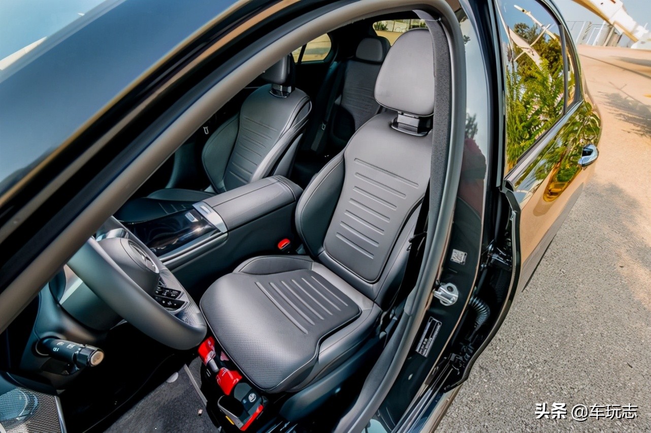 2019款奔驰c级c180l时尚型好不好,首试全新奔驰c级1.5t弱不弱鸡