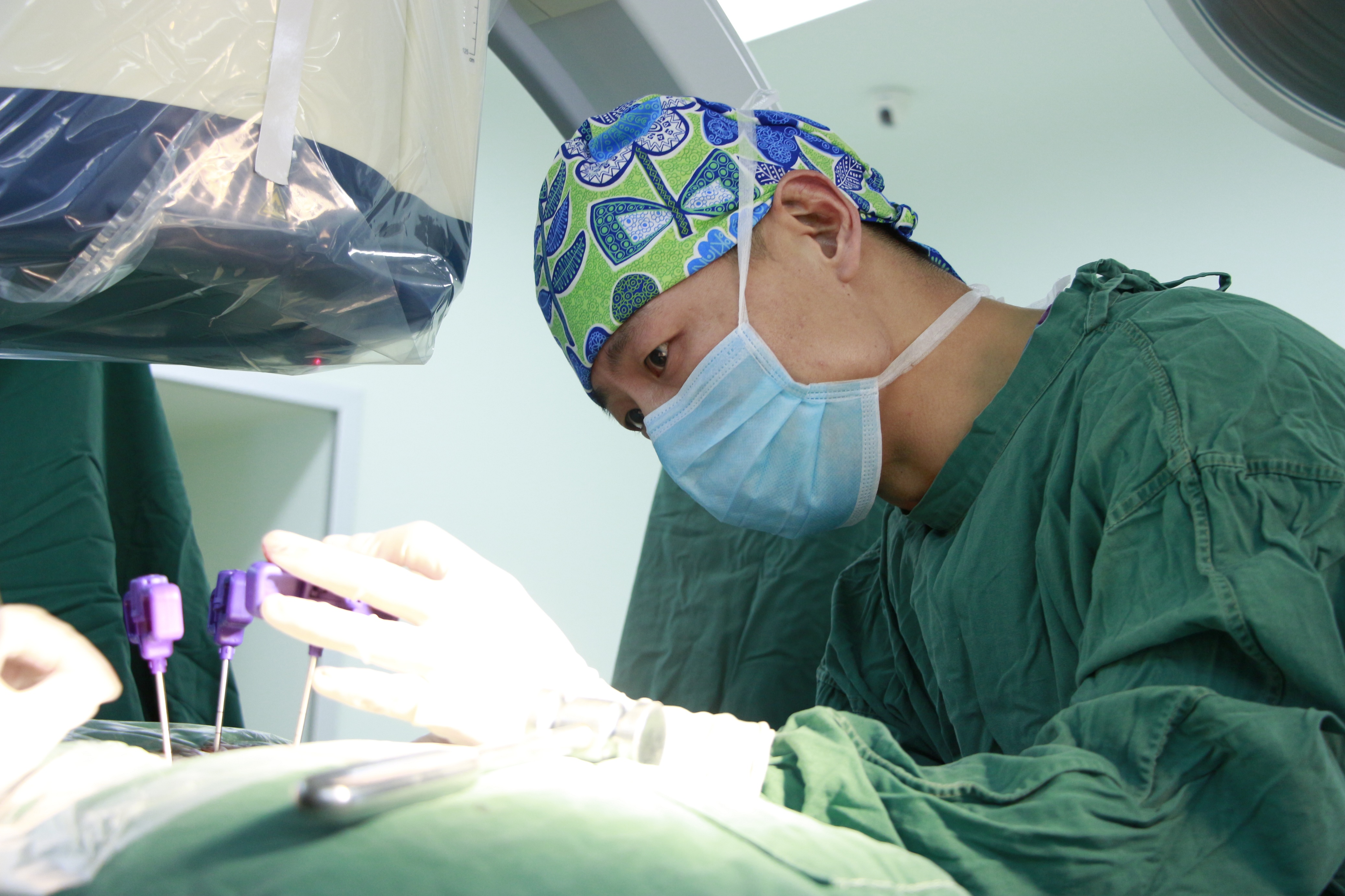 腰椎管狭窄了，手术好？还是不手术好？