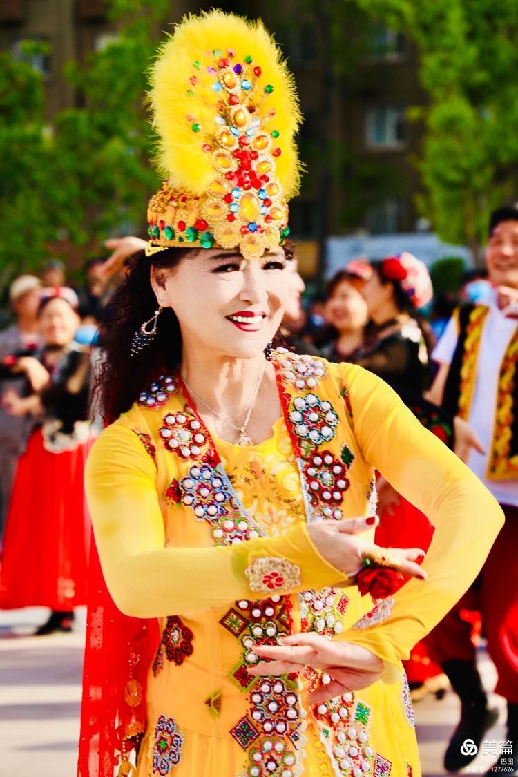 洛阳牡丹广场：*疆新**舞大联欢