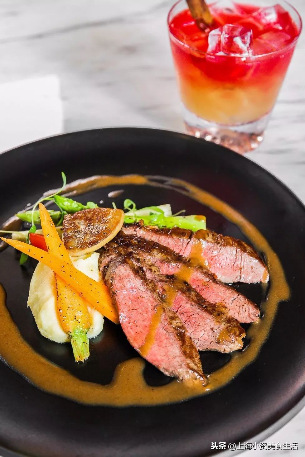 一顿饭至少配六个菜,一顿饭喝六碗汤