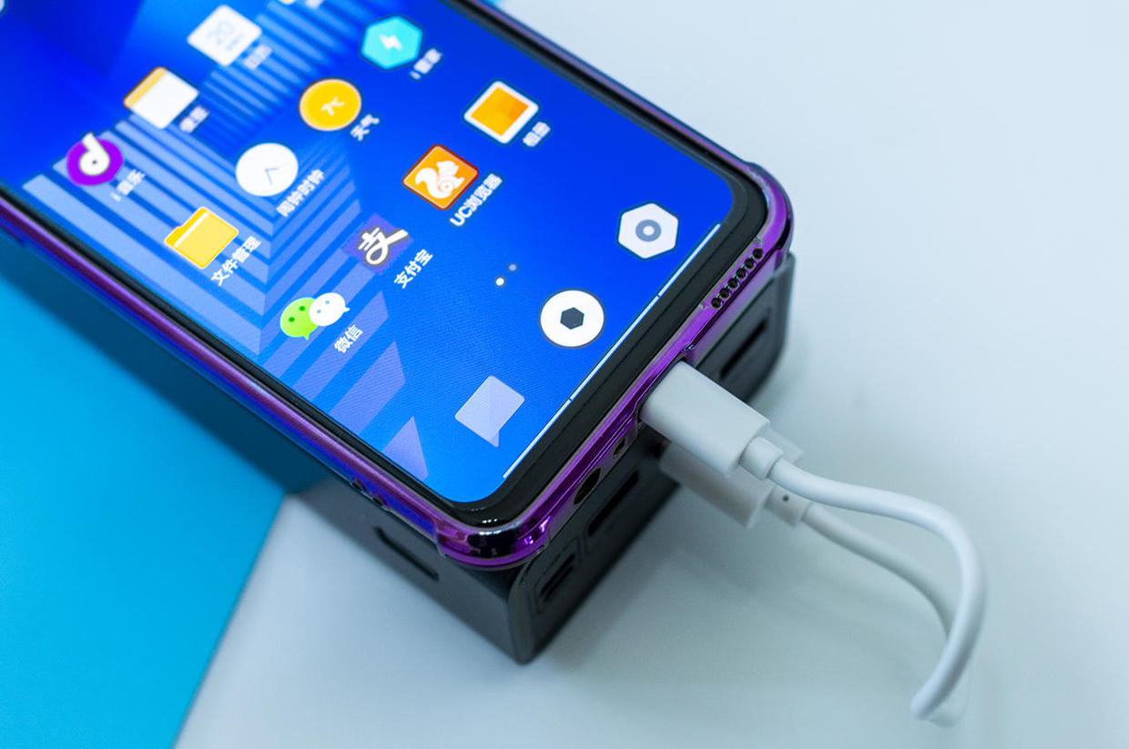 爱国者大容量充电宝评测,爱国者充电宝40000毫安介绍