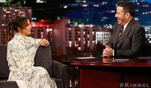 贝嫂穿自创套裙被粉丝吐槽难看，有王室成员带货，品牌仍连年亏损