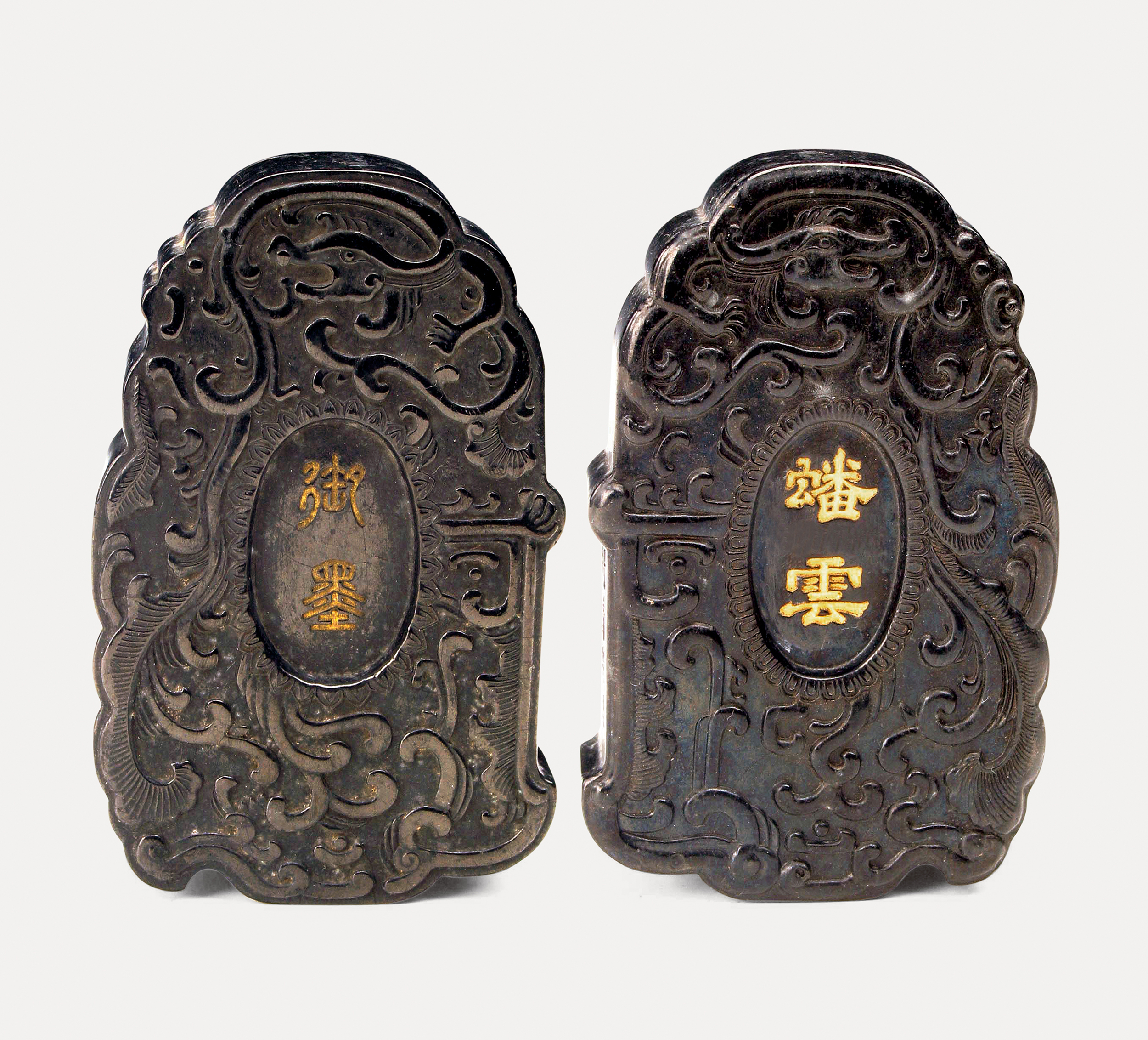 中国古代的文房四宝是笔墨纸砚,文房四宝中最顶尖的笔墨纸砚