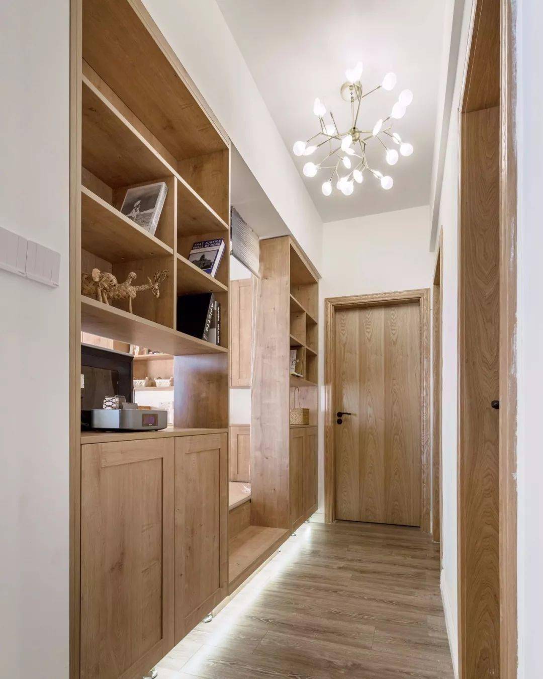 原木色家具白色木门,老师傅木门讲解