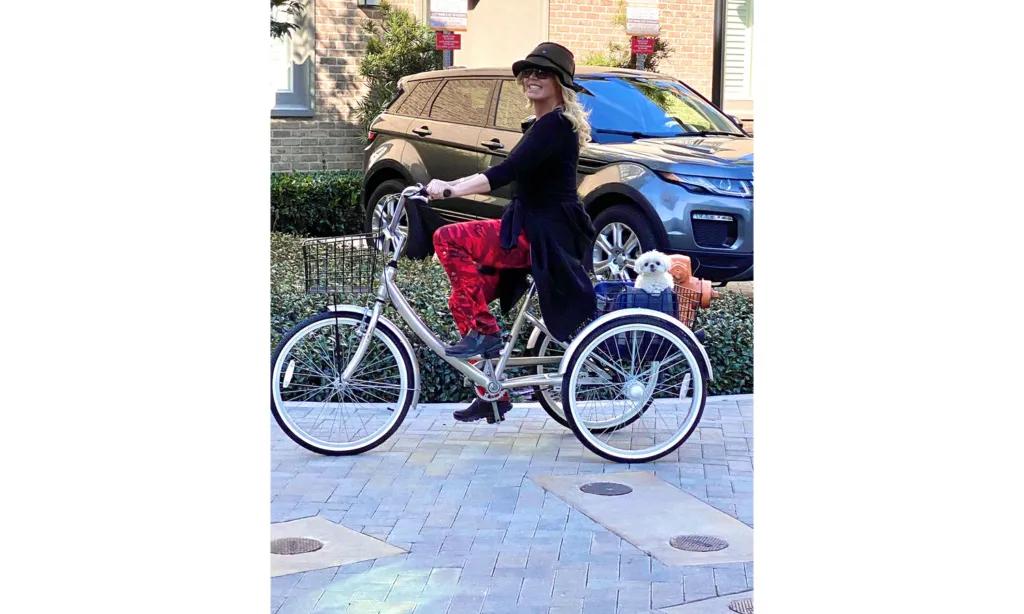 湖人老板珍妮·巴斯谈詹姆斯,湖人队75周年宣传珍妮巴斯