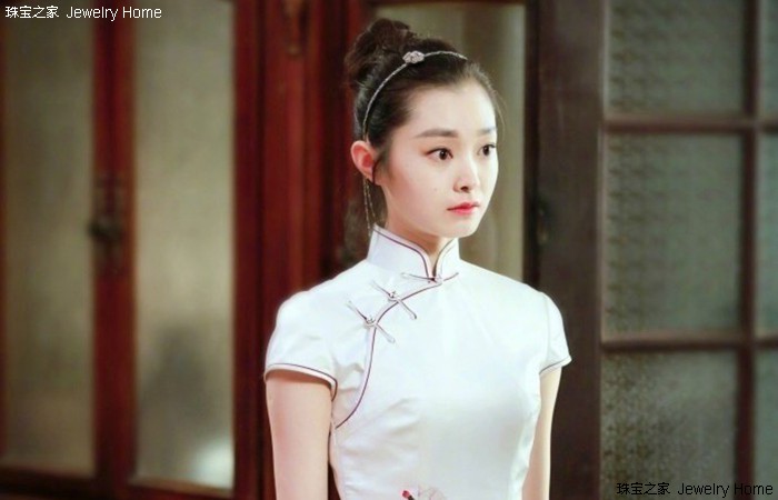 这位演技总能反超女一的配角，如今珠宝品位也耐人寻味