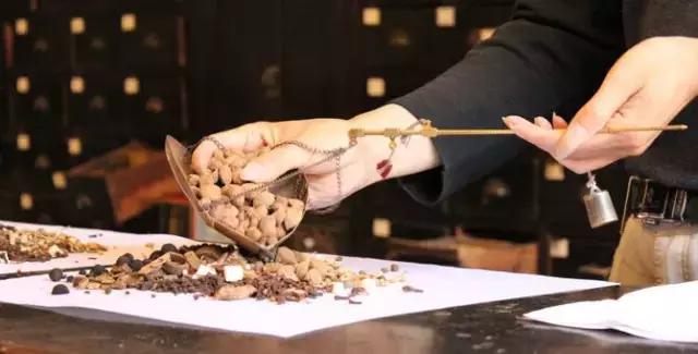 颈椎病的治疗仪器,颈椎病的最好锻炼方法