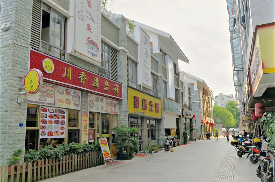 学生时代勾你馋虫的街边店,你和它上一次见面隔了几年?