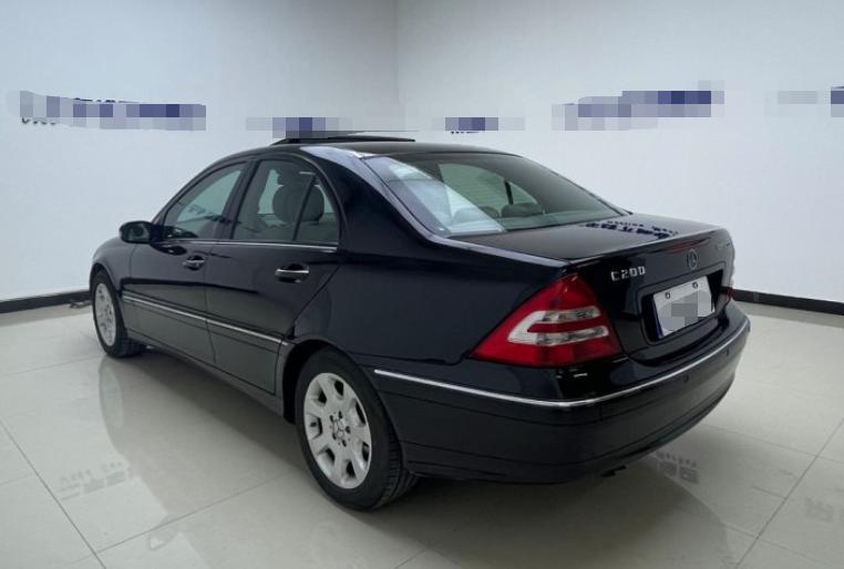 奔驰c2002.0二手价格,奔驰c200二手价格19年首付多少