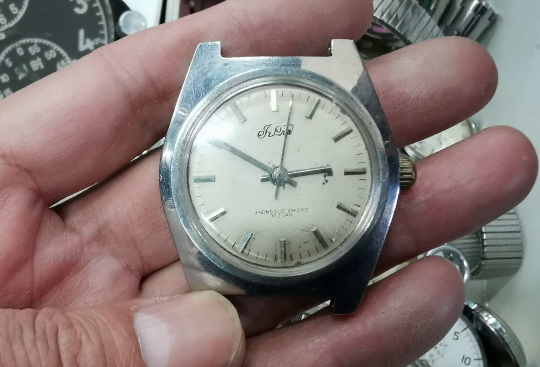 古玩市场古董表,逛古玩地摊淘到旧书