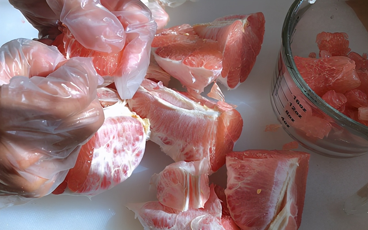 教你做冬天适合喝的蜂蜜柚子茶,秋冬必备蜂蜜柚子茶赶快get起来吧