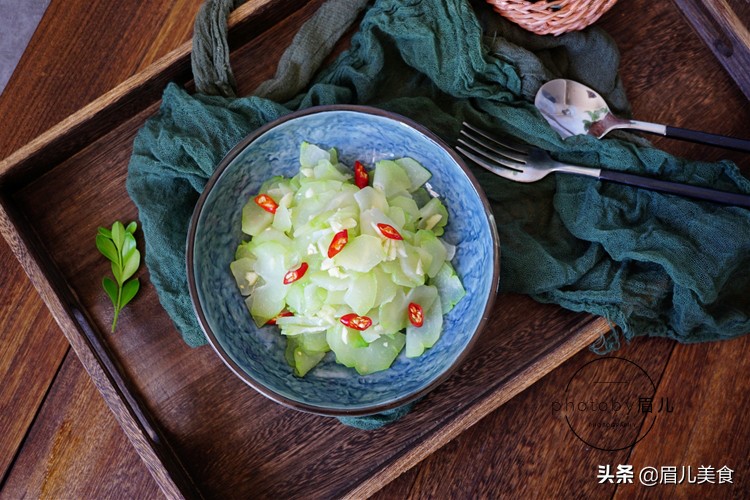 秋天减肥,这瓜别放过,仅2元一斤,拌一拌就上桌,大口吃不长肉