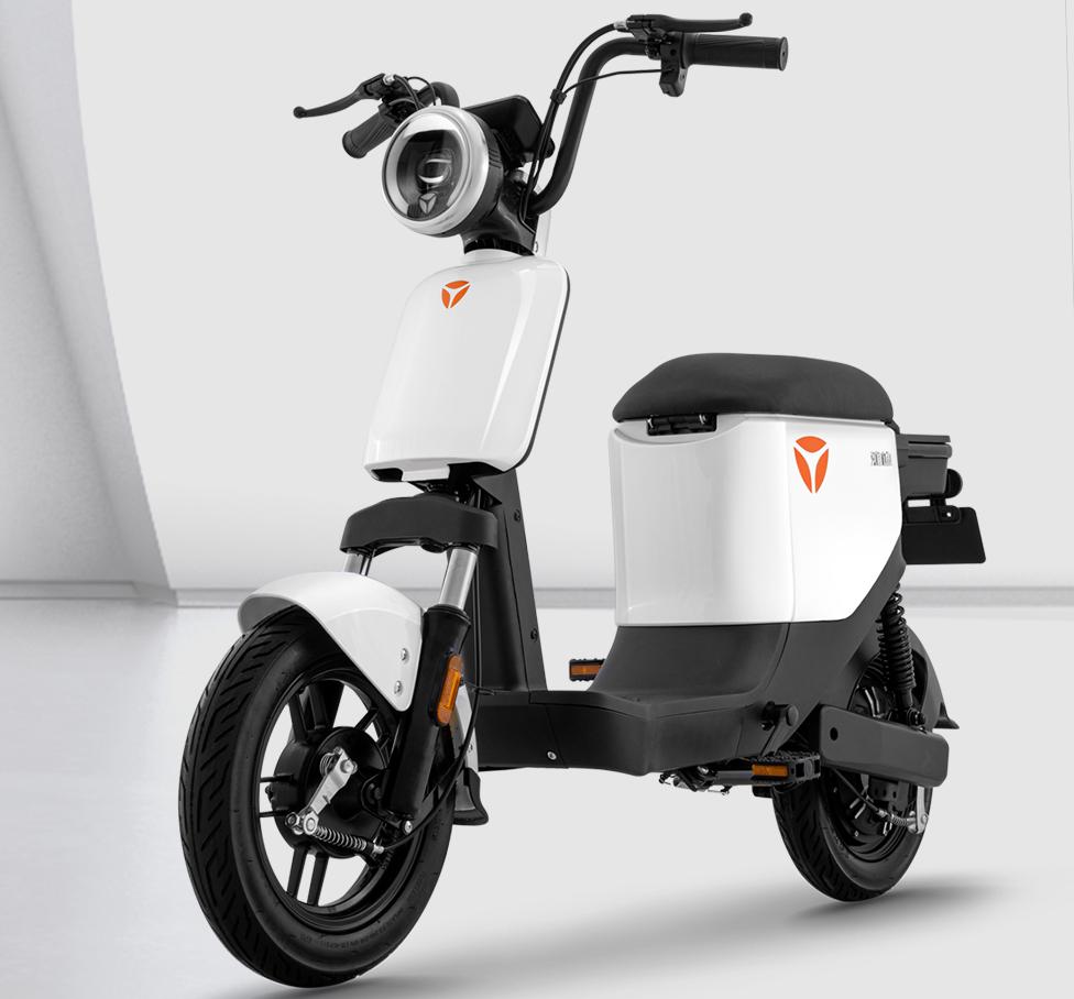 接孩子电动车推荐3000内,雅迪电动车跟爱玛电动车哪个更好