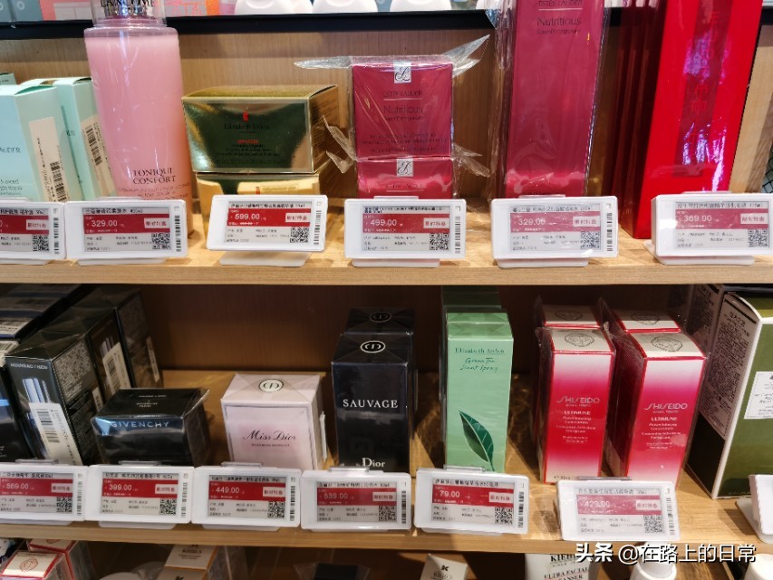 逛大牌美妆专柜,护肤大牌小样店