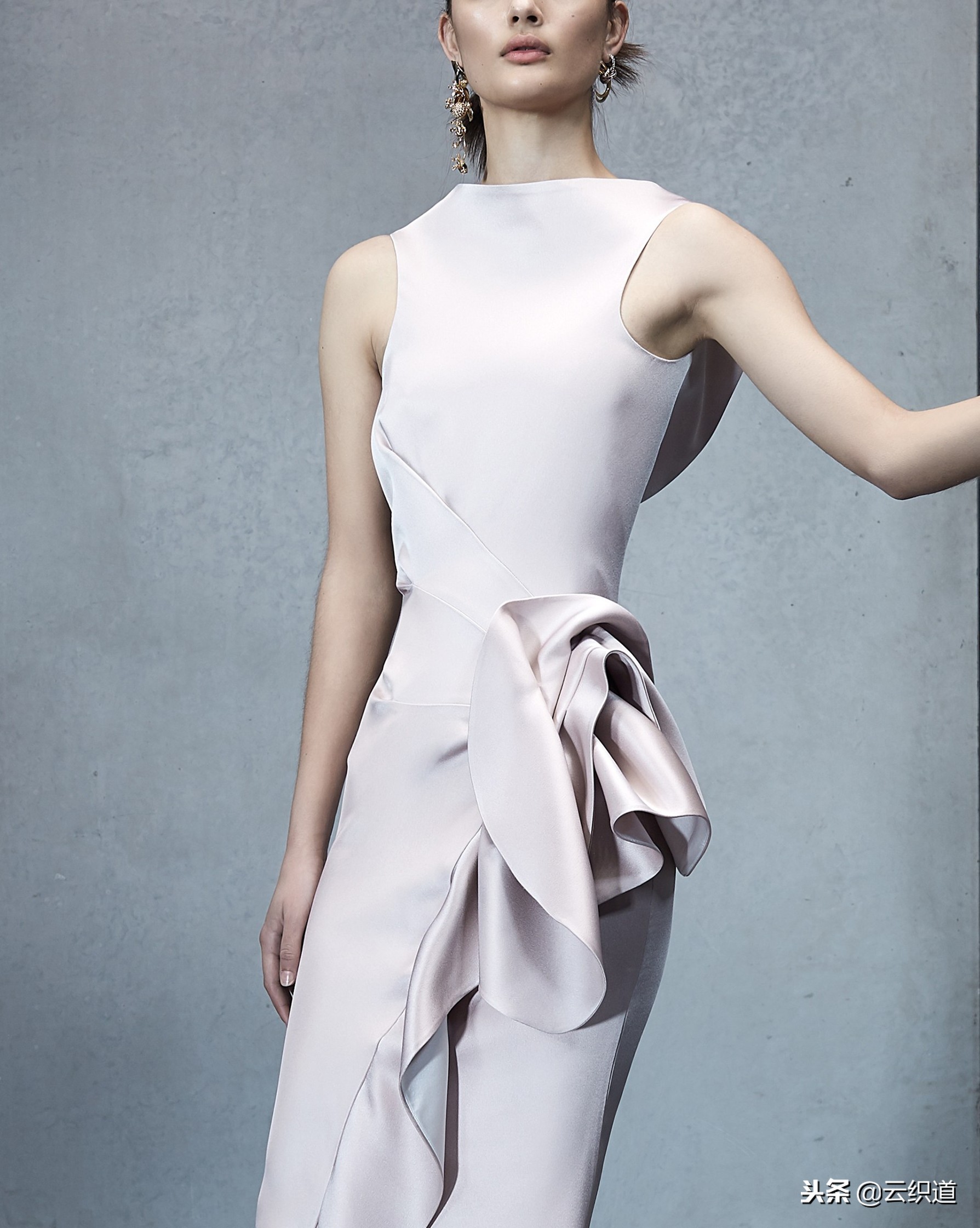 衣服裁剪制作女,服装立体裁剪稿子怎么做