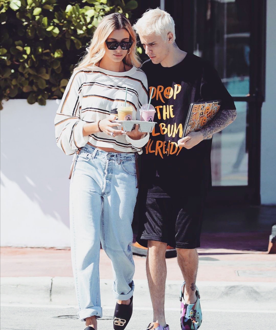 比伯遇到海莉后的改变,比伯和海莉低谷期