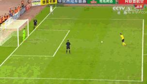 门将扑点球用手指被嘲讽,王大雷鲁能门神完整视频