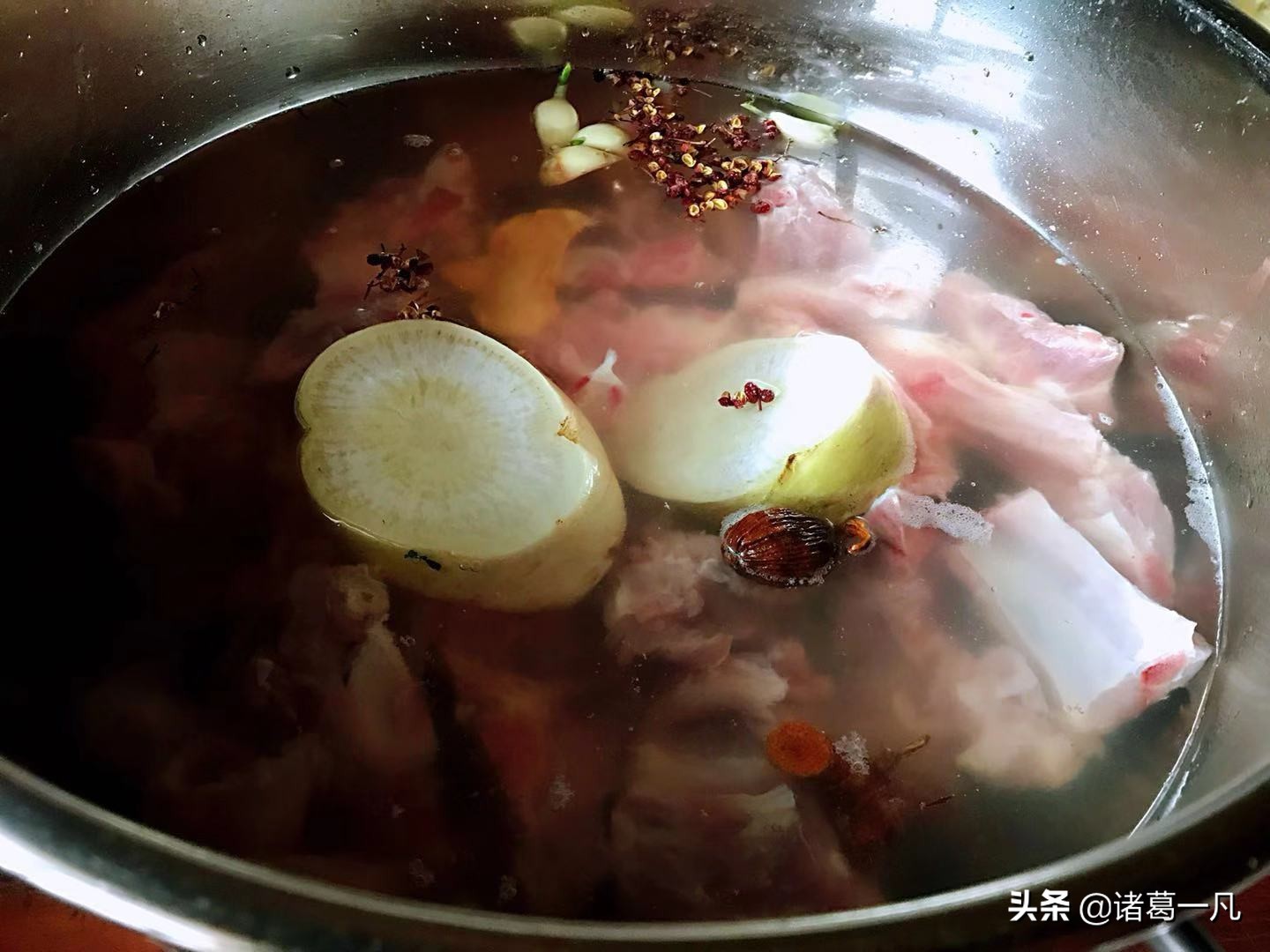 生排骨有一股腥臭味是什么原因,排骨放久了有腥臭味怎么去除