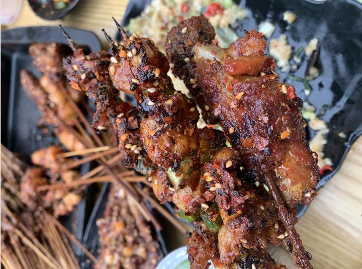 人生一串所有烧烤店地址,人生一串烧烤店招牌