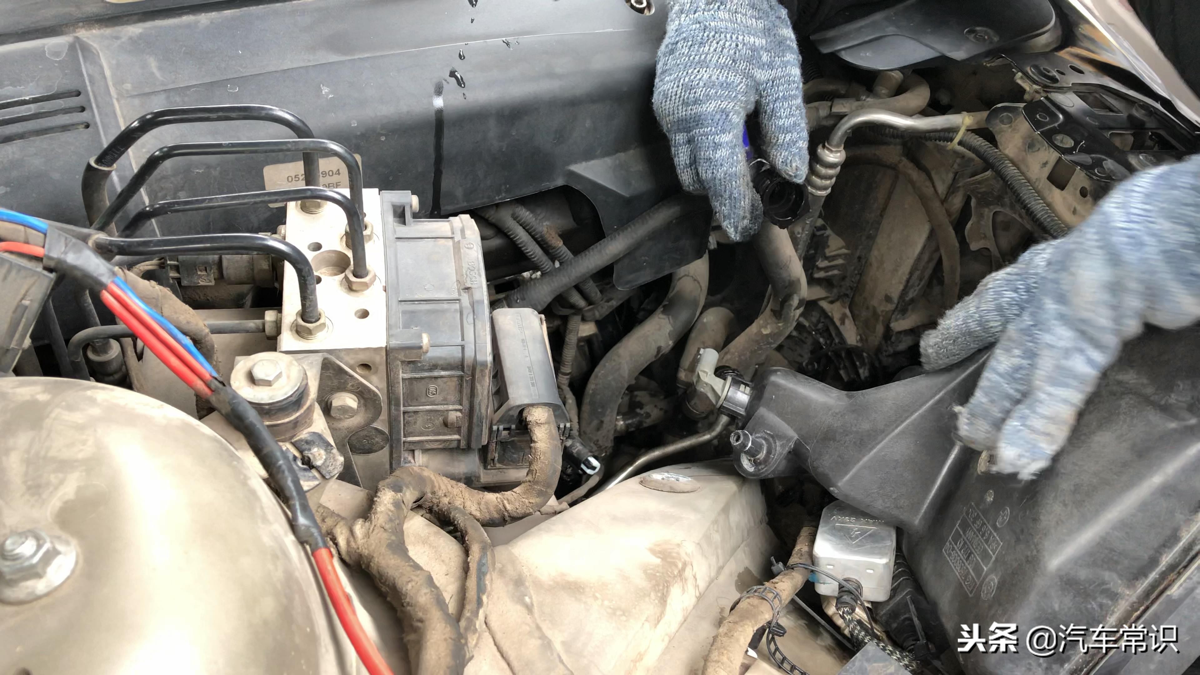 宝马7系730水壶冒气,宝马7系小水壶漏水是什么原因