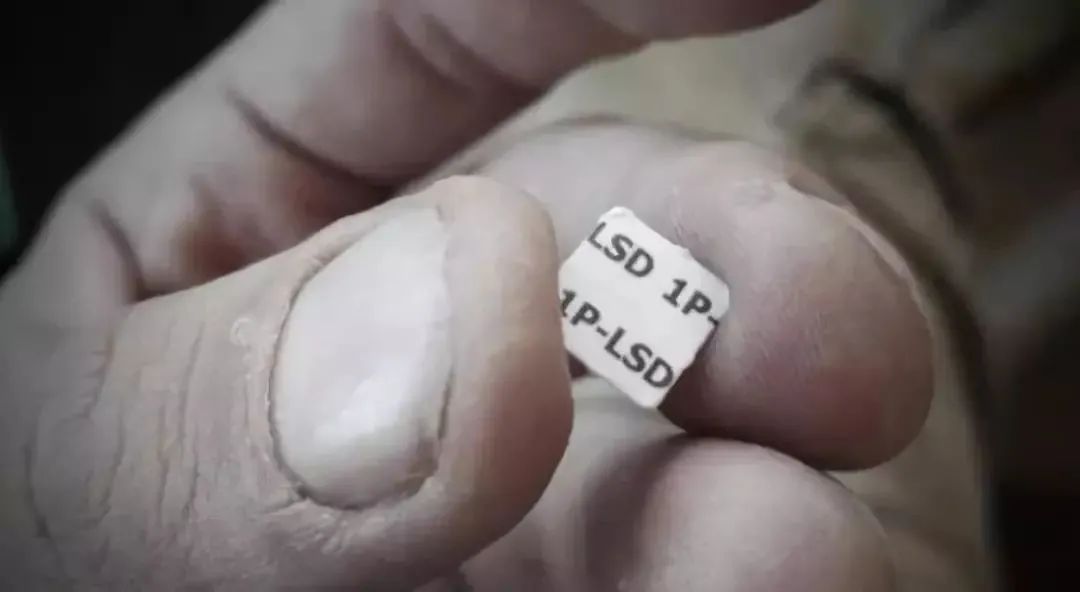 中间商赚差价？“邮票*品毒**”从境外寄至佛山，判刑！