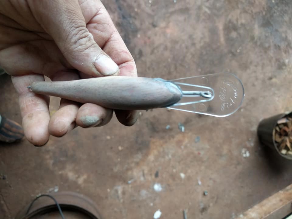 高手果然在民间，牛人不舍得买路亚鱼饵竟自己做，这手艺绝了