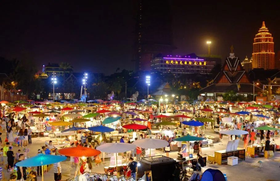 西双版纳告庄西双景星光夜市，为什么那么多人喜欢她？