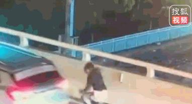 17岁跳桥男孩妈妈去世了吗,17岁跳桥男孩妈妈后续