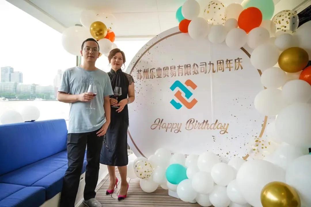 代理冠生园、大白兔等，年销数亿，乐业贸易线上线下的“打*论法**”