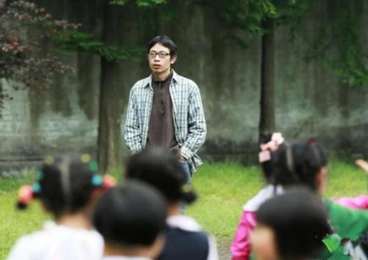 2008年汶川地震，“范跑跑”丢下学生独自逃跑，直言：没必要冒险