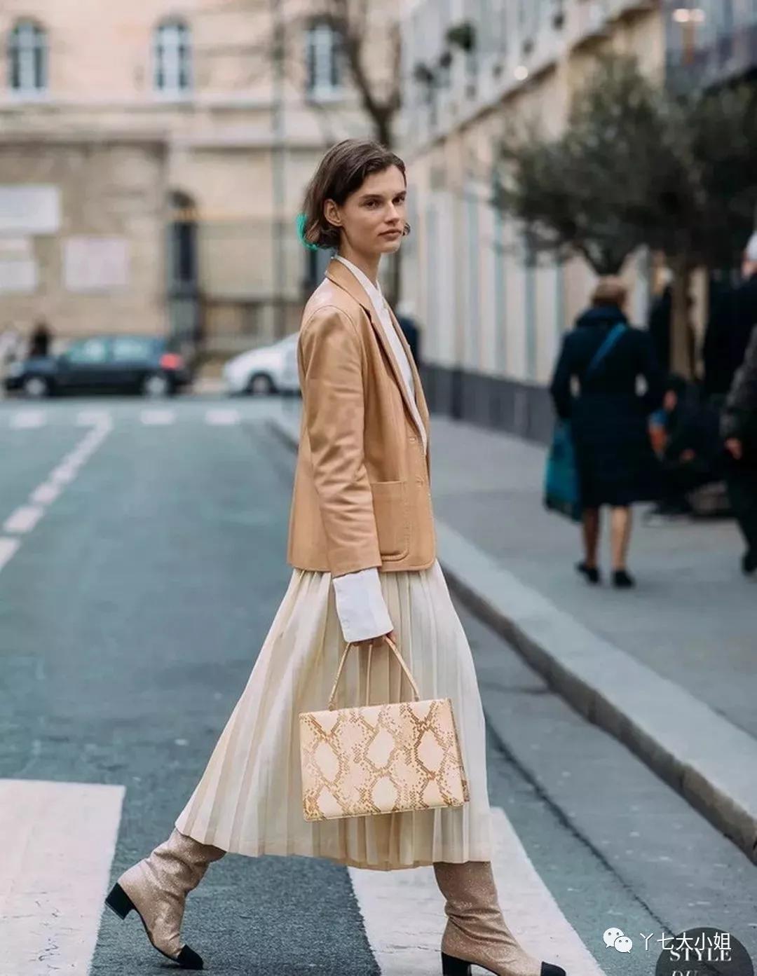 气质驼色让你随意搭配不出错,今秋必备的驼色让你时尚感up