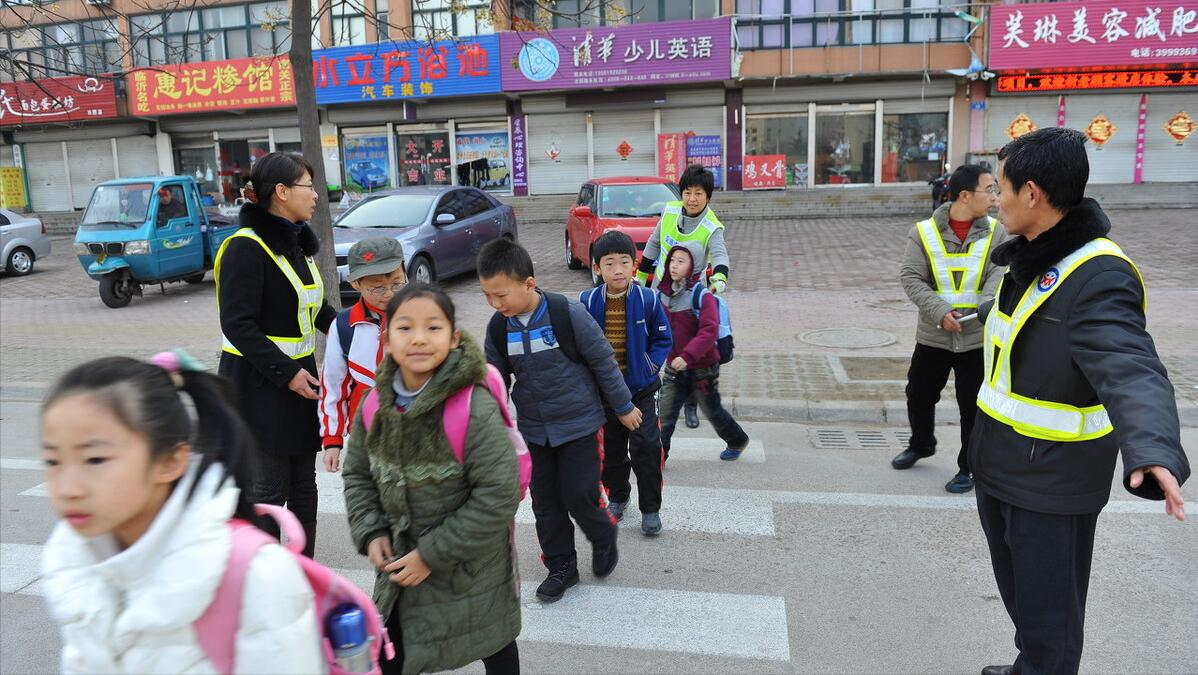高三学生玩手机被学校开除怎么办,高中生因玩手机被处分有影响吗