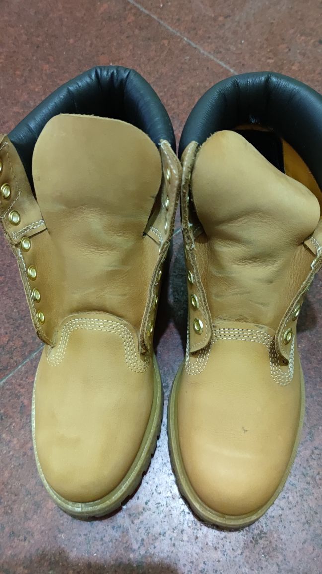 大黄靴滴油在家怎么处理,大黄靴滴上油了应该怎么去除